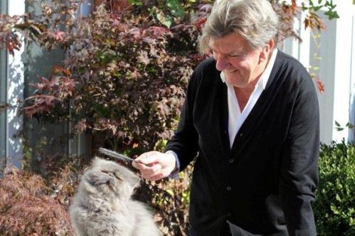 Didier Malige grooming ....a cat ;-D