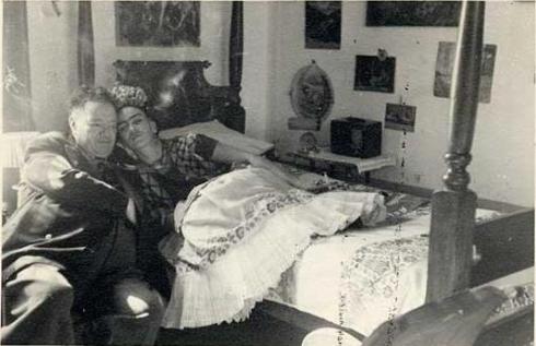 Diego at Frida's bed
