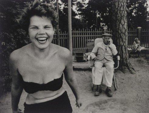 William-Klein-Bikini-Moscow-1959-e1332891524238