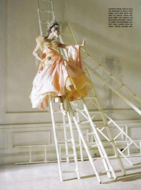 stella-tennant-imogen-morris-clarke-by-tim-walker-for-vogue-italy-march-2010-lady-grey-06