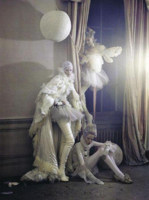 stella-tennant-imogen-morris-clarke-by-tim-walker-for-vogue-italy-march-2010-lady-grey-12