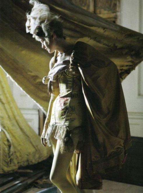 stella-tennant-imogen-morris-clarke-by-tim-walker-for-vogue-italy-march-2010-lady-grey-17