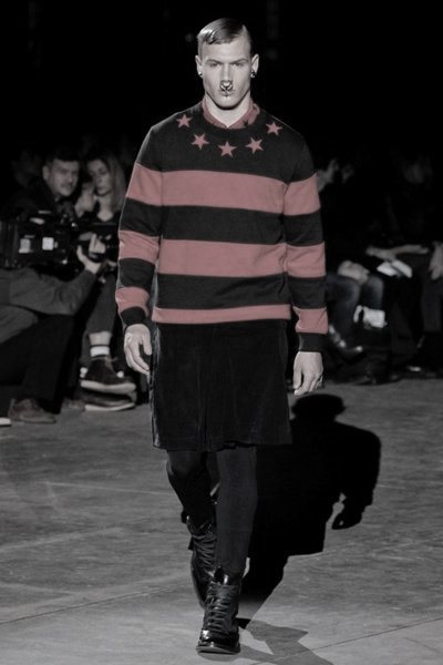 Givenchy-men-black-red-stripe-jersey-star-sweater-fall-winter-2012