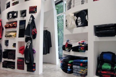 comme-des-garcons-good-design-shop-d-department-05-570x379
