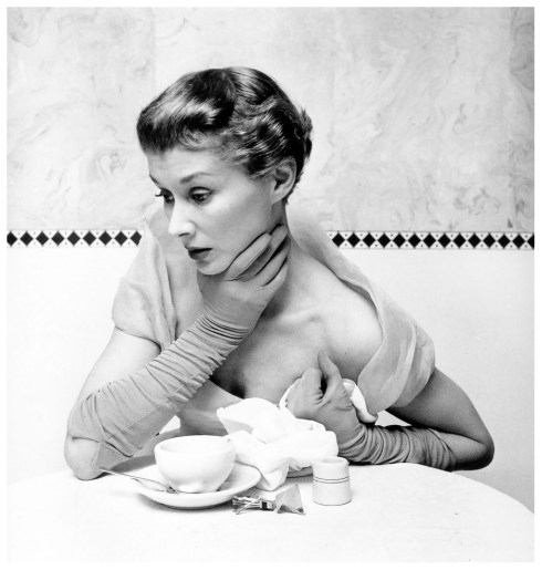 22hamlet-coiffure22-worn-by-lisa-fonssagrives-photo-by-irving-penn-vogue-march-1-1949