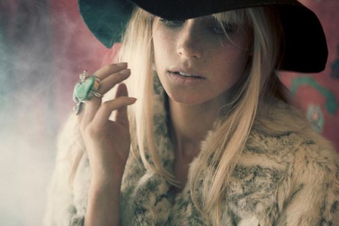 Maddie-Daisy-Dixon-for-Lovecat-Magazine-00-600x400