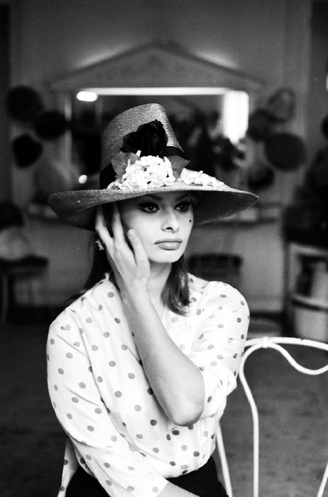sophia loren polka dot shirt