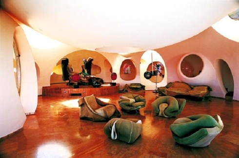 Pierre-Cardin’s-Bubble-House-by-Antti-Lovag-designrulz-4