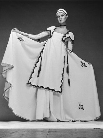 Twiggy in Bill Gibb ensemble