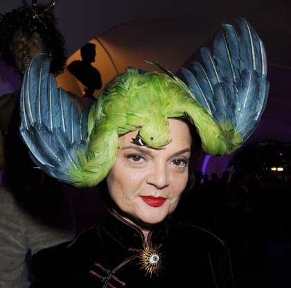 Lulu Guinness in a Stephen Jones 2011
