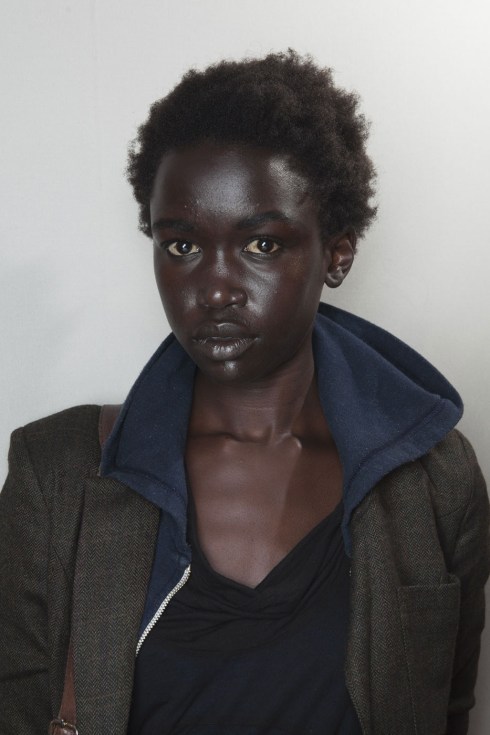 Max_Mara_Spring_2012_Backstage_Rtfe_Chi_Bu_HVx